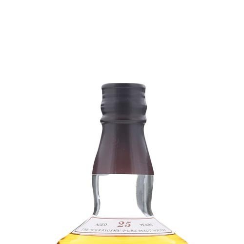 kurayoshi-25-year-old-japanese-malt-whiskey-3.jpg